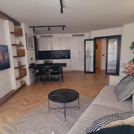 Luxe In Het Centrum Met Gratis Parkeerplek! Apartamento Málaga